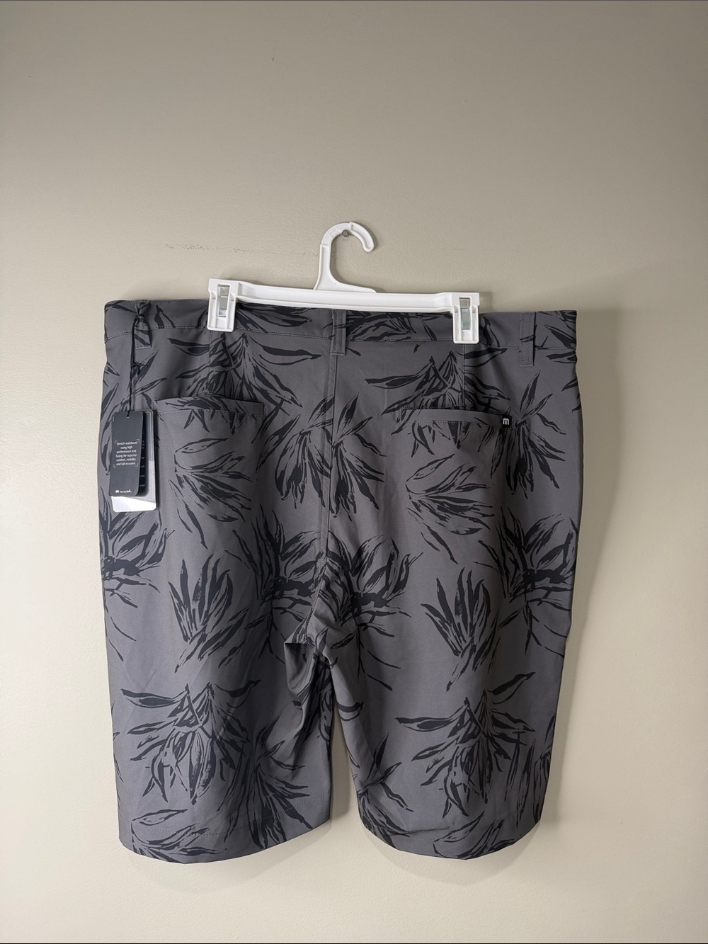 NWT Travis Mathew You Wont Shorts Gray Floral Shorts 40 - Picture 5 of 8